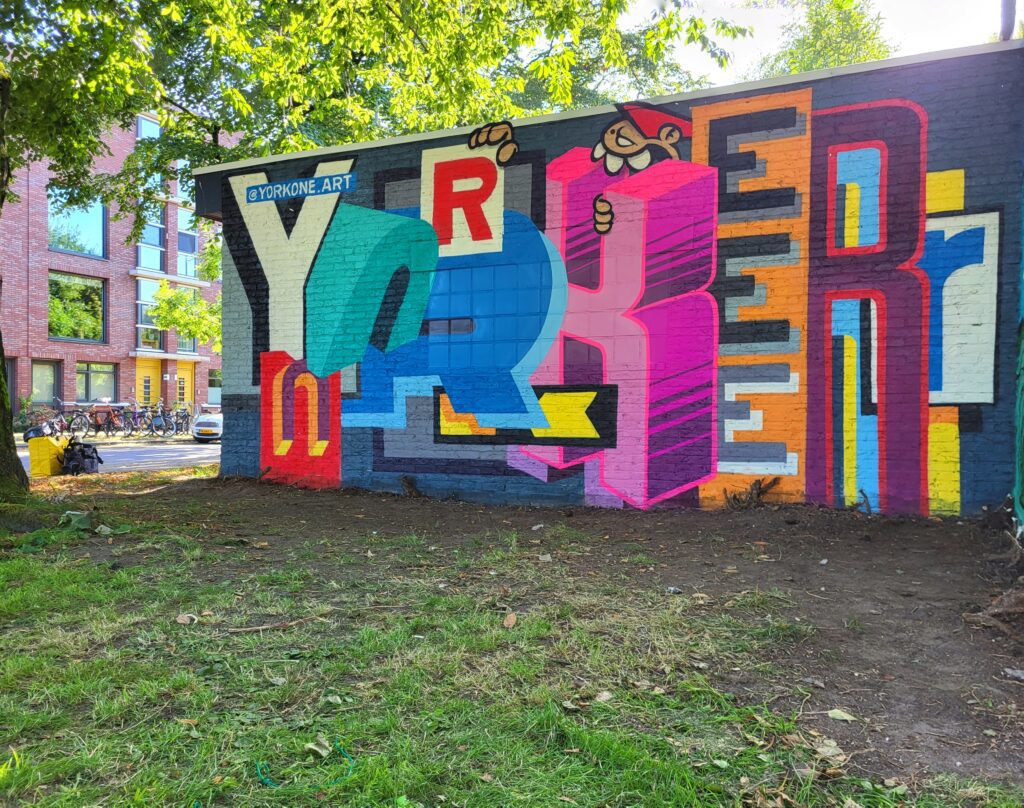 Muurschildering buiten (Typografische graffiti particulier Amsterdam)