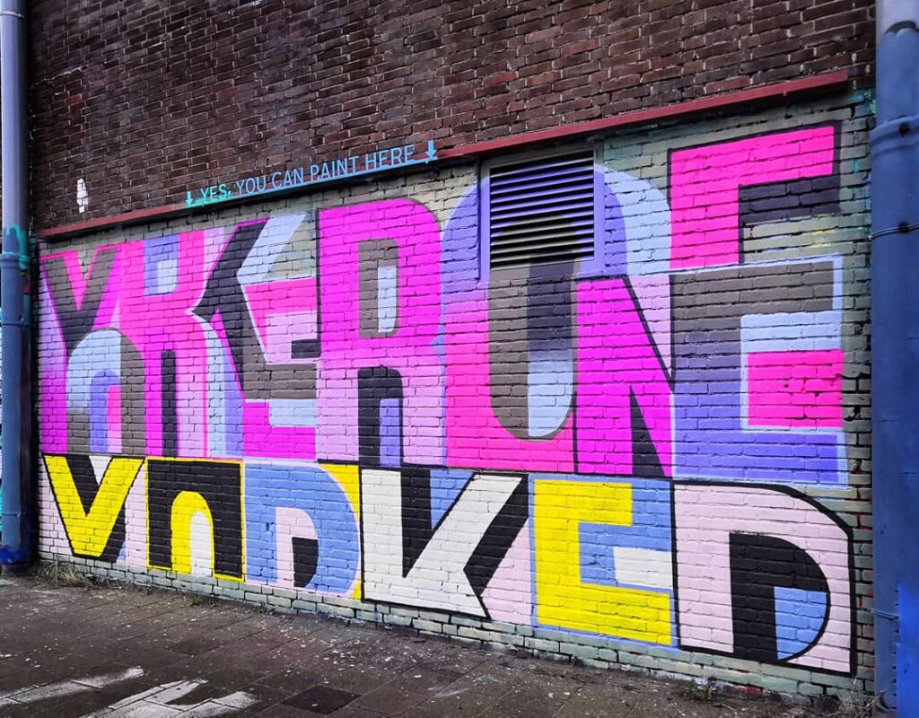 Graffiti Art Typographic Wall Muur Mural Yes
